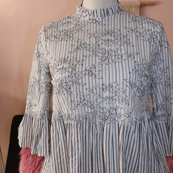 Zara Striped Lace Bell Sleeve Peplum High collar - Picture 3 of 6
